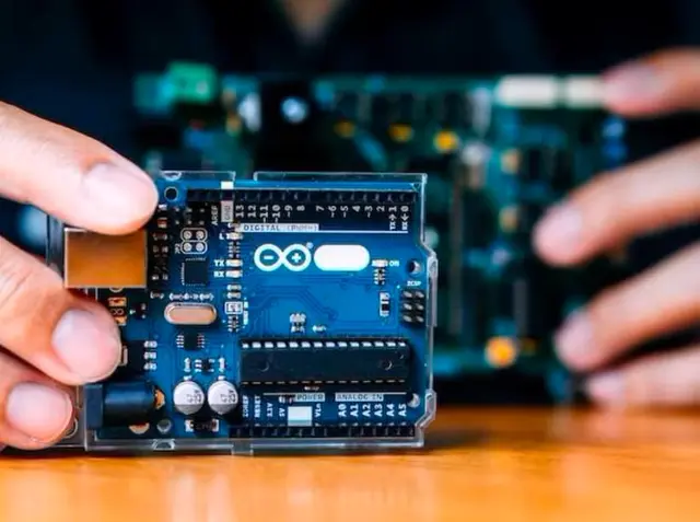 Engenharia com Arduino: Programação, Eletrônica e Sistemas de Automação